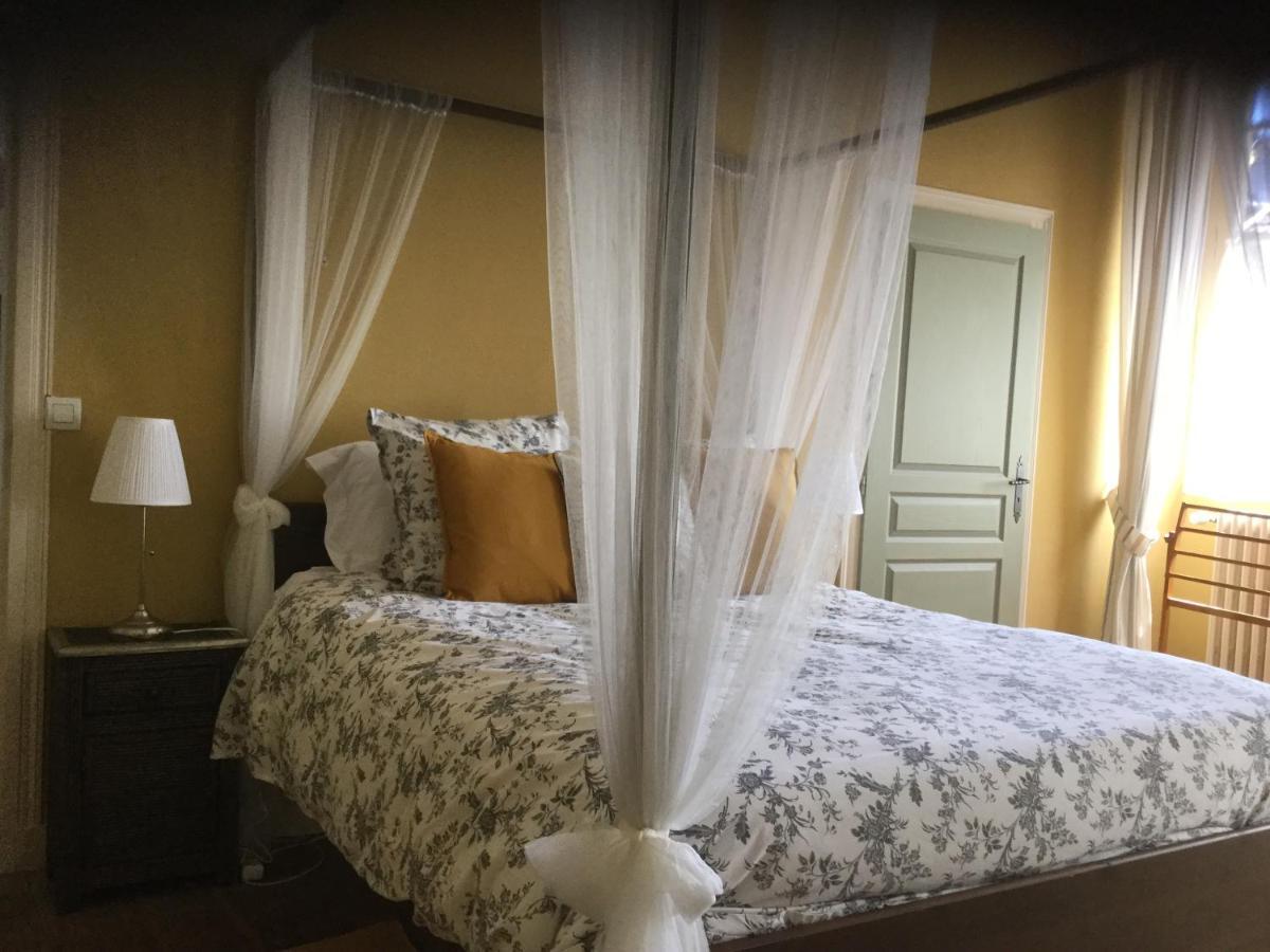 Bed and Breakfast Maison Delmas Puy-l'Eveque Экстерьер фото